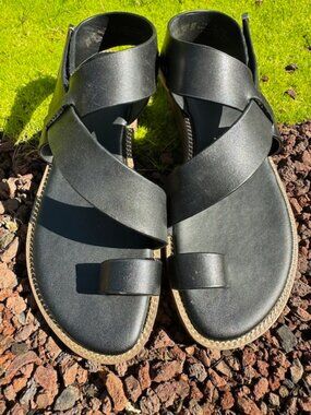 NEW Stunning Black/ Gold Trim Franco Sarto Dress Sandal Size 6